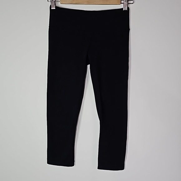 lululemon athletica Pants - Lululemon black size 4 cropped leggings